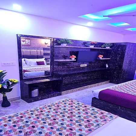Hotel Tu Casa International Near Delhi Airport Нью-Дели Экстерьер фото
