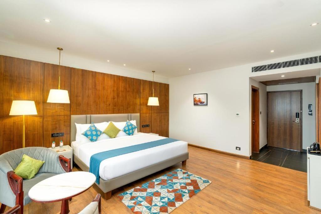Hotel Tu Casa International Near Delhi Airport Нью-Дели Экстерьер фото