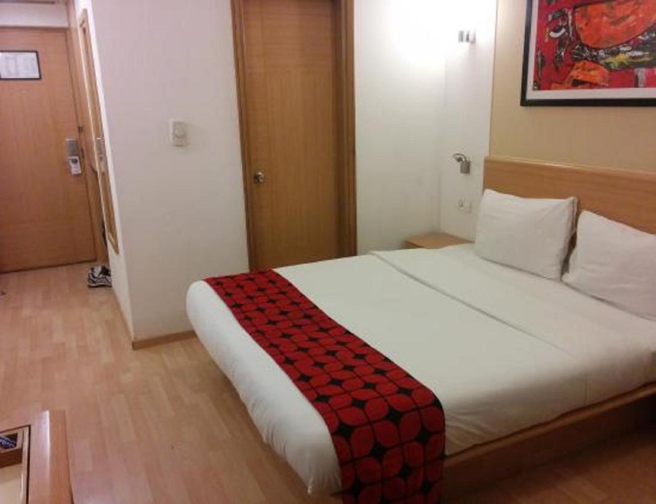 Hotel Tu Casa International Near Delhi Airport Нью-Дели Экстерьер фото
