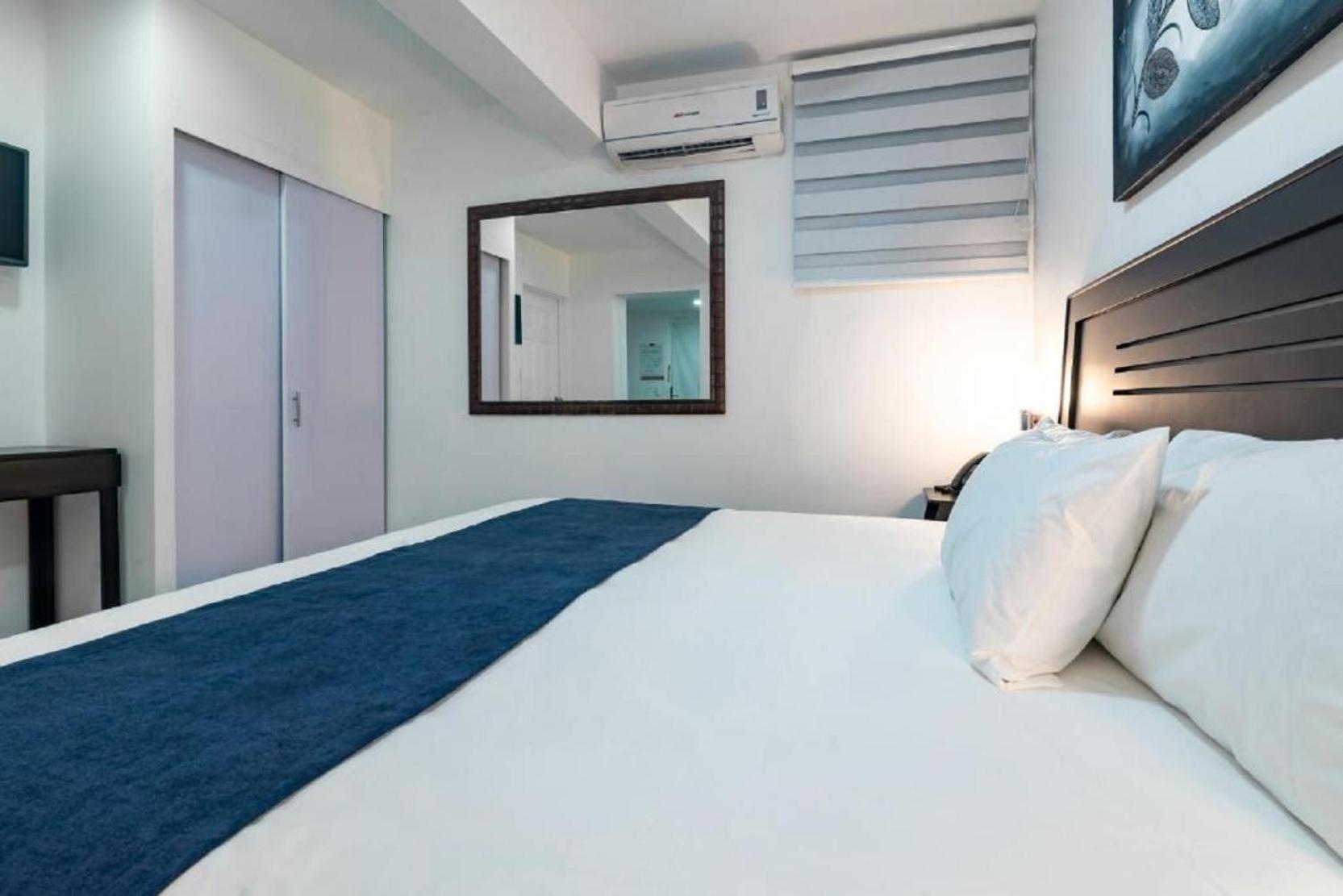 Hotel Tu Casa International Near Delhi Airport Нью-Дели Экстерьер фото