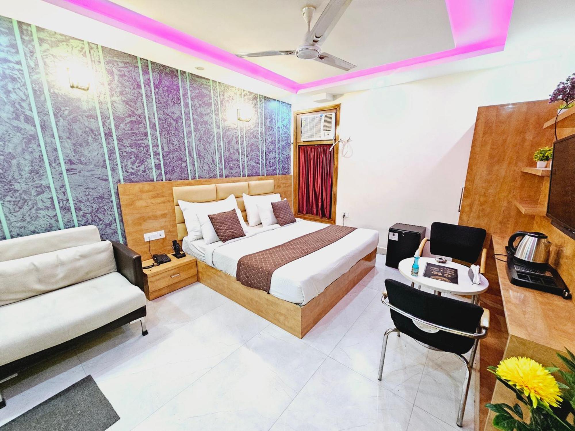 Hotel Tu Casa International Near Delhi Airport Нью-Дели Экстерьер фото