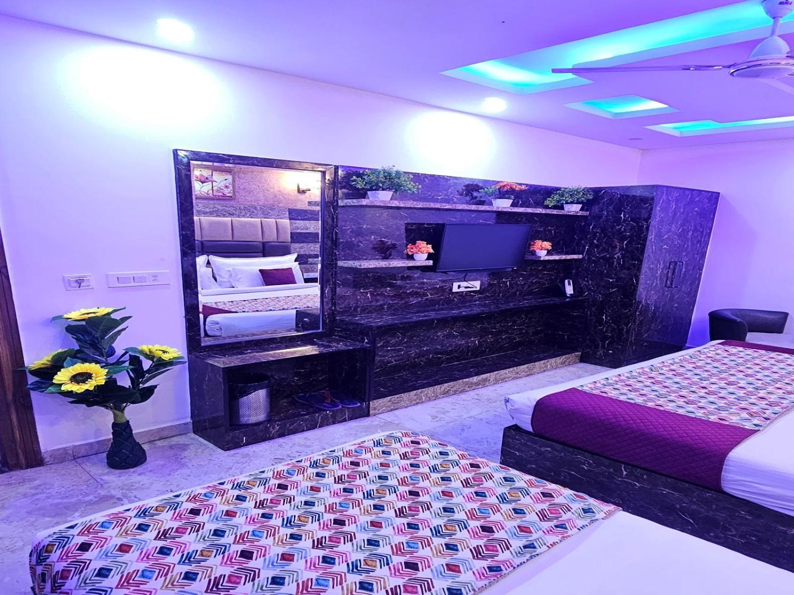 Hotel Tu Casa International Near Delhi Airport Нью-Дели Экстерьер фото