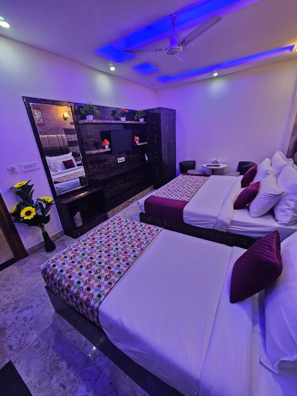 Hotel Tu Casa International Near Delhi Airport Нью-Дели Экстерьер фото
