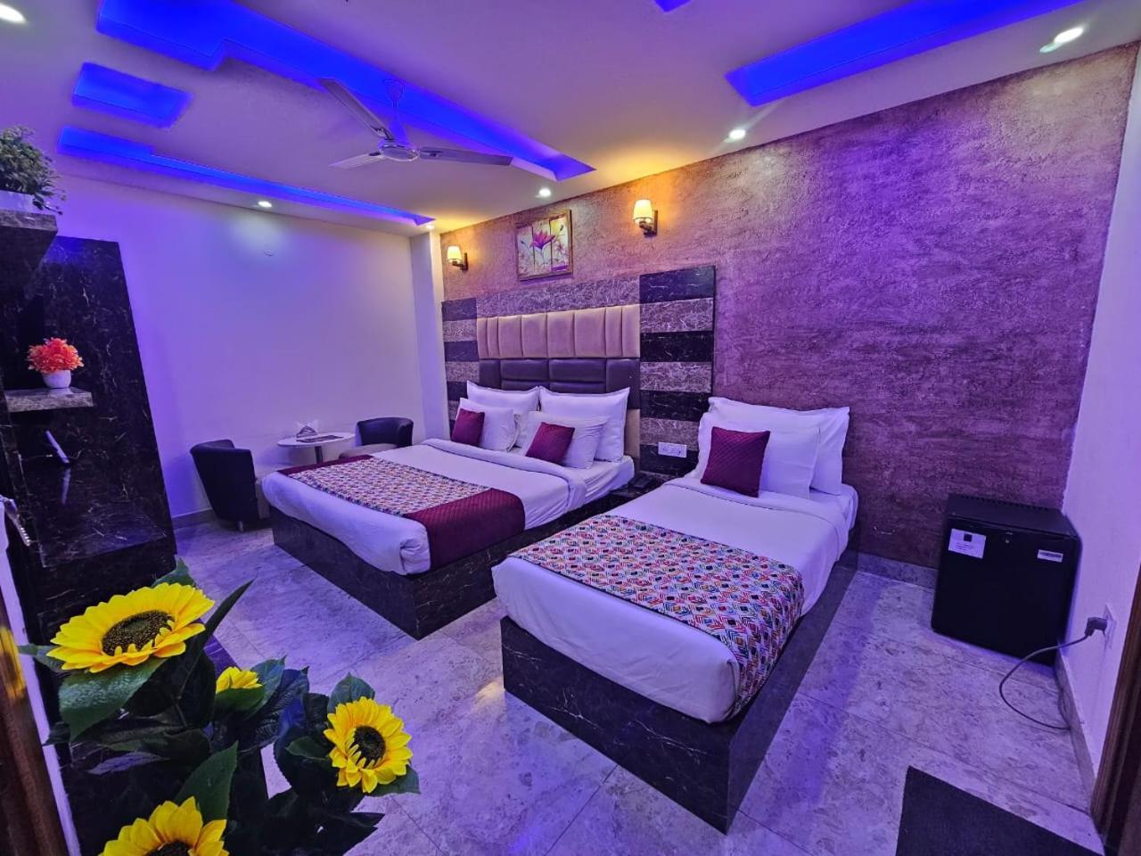 Hotel Tu Casa International Near Delhi Airport Нью-Дели Экстерьер фото